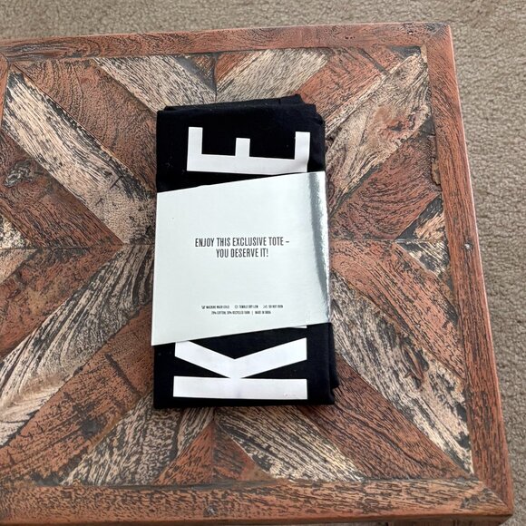 IL Makiage The Flawless Essentials Package, with A Free Tote - Picture 9 of 10